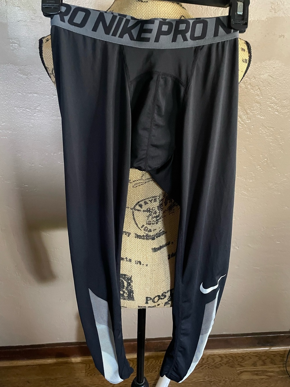 Nike Men’s Black and Gray Athletic Wear Performance Compress Leggings Medium